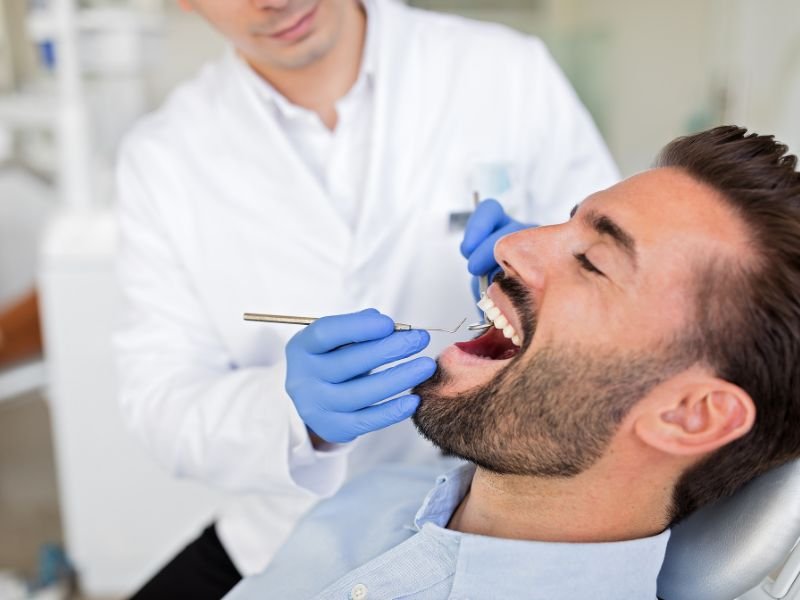 Importancia de las revisiones dentales periódicas para prevenir problemas dentales